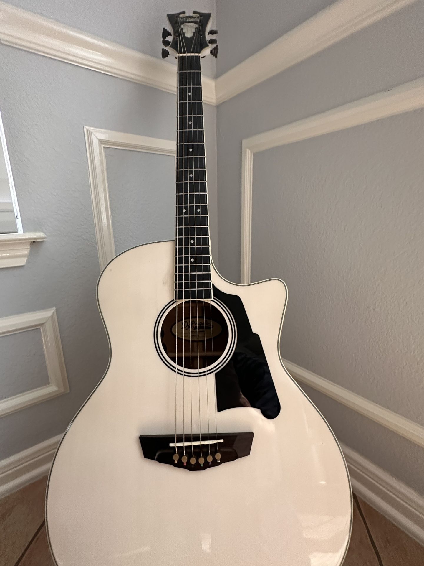 D’ Angélico Premier Acoustic Guitar Hard Shell Case Included