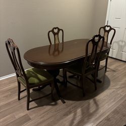 Dining Table And Chairs Delivery Available 🚚