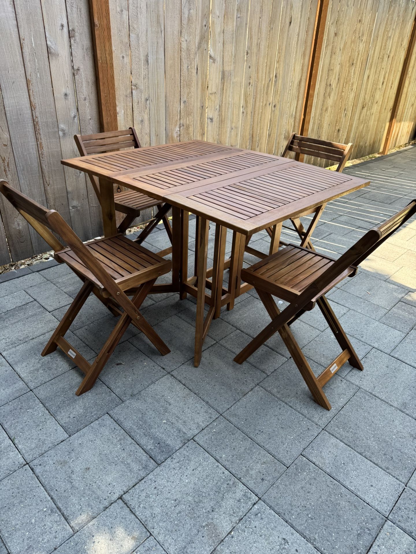 Fold Away Table W/Chairs 