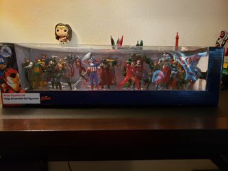 Marvel Avengers Mega Figurine Set