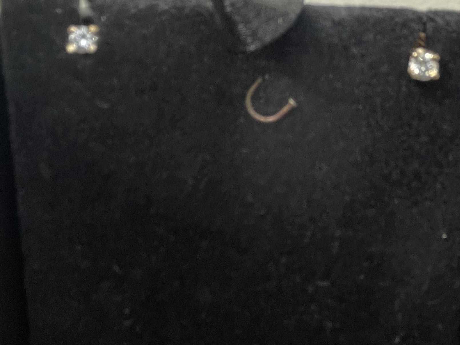 14kt Gold Diamond Earring