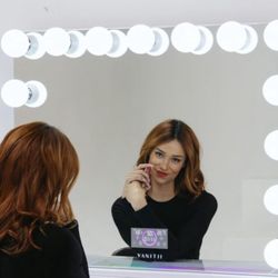 New Hollywood Make Up Mirror  W Bluetooth 