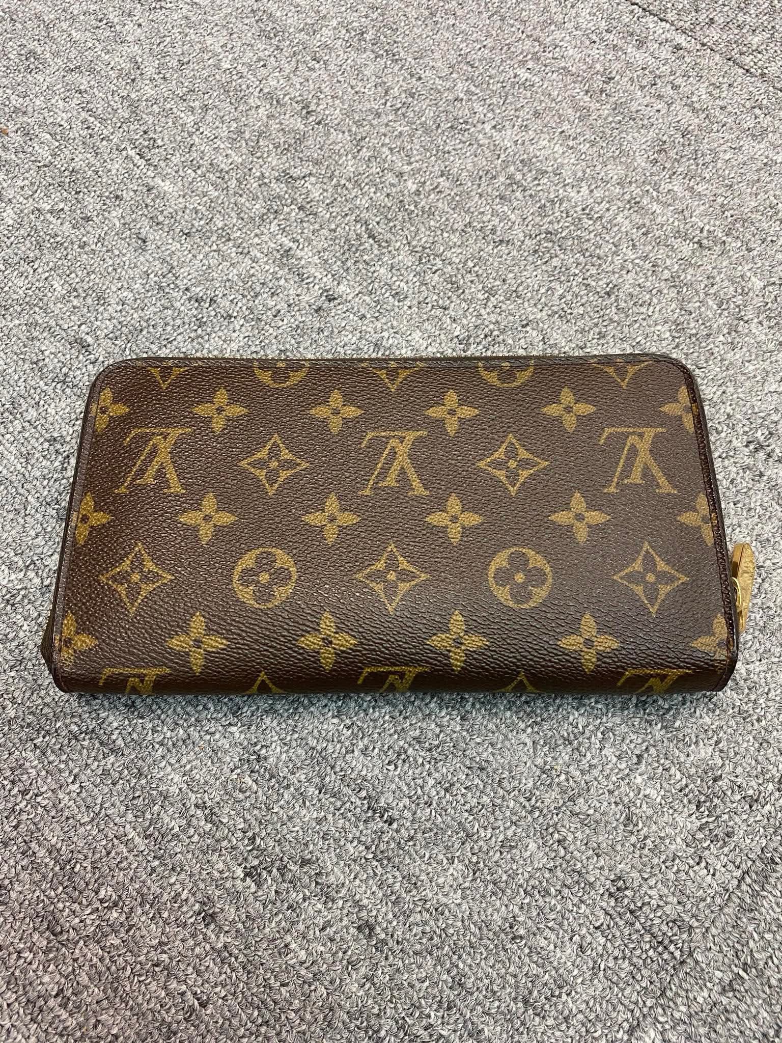 Louis Vuitton Long Zippy Wallet