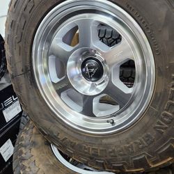 New !!! Fuel Wheels 17 Inch Used Nitto Recon Toyota Tacoma,Chevy Silverado,Chevy Tahoe, Toyota 4runner, Toyota Tundra, Gmc Sierra, Yukon, Bronco,range