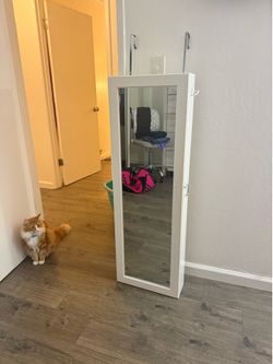 Hanging mirror and jewelry box