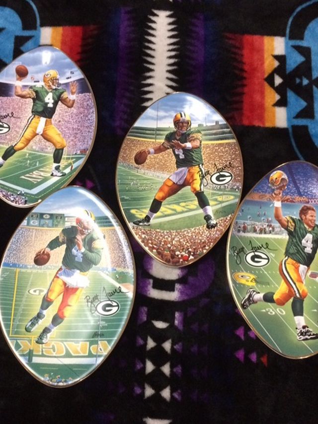 Green Bay Packers Brett Favre collector plates