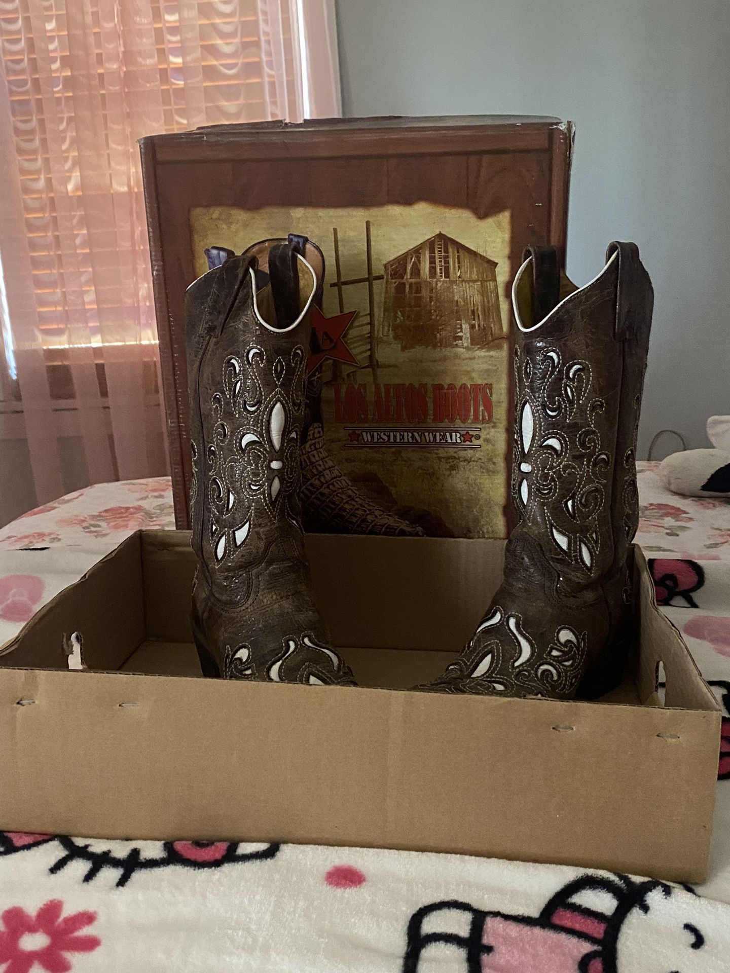 Cowgirl Boots Size   5  Women 