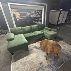 Sectional Sofa/ Couch DELIVERY AVAILABLE 