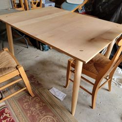 WOOD TABLE WITH EXTRA LEAFS
