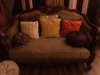 Sofa very nice Just to moving out that’s why I sale