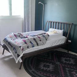 Twin Dawson Dupe! Bed frame and Mattress, Like New! Wood Spindle