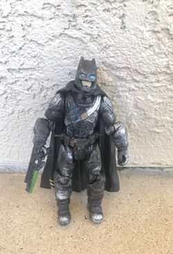 Batman v Superman figurine