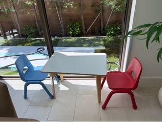 Kids table and chairs