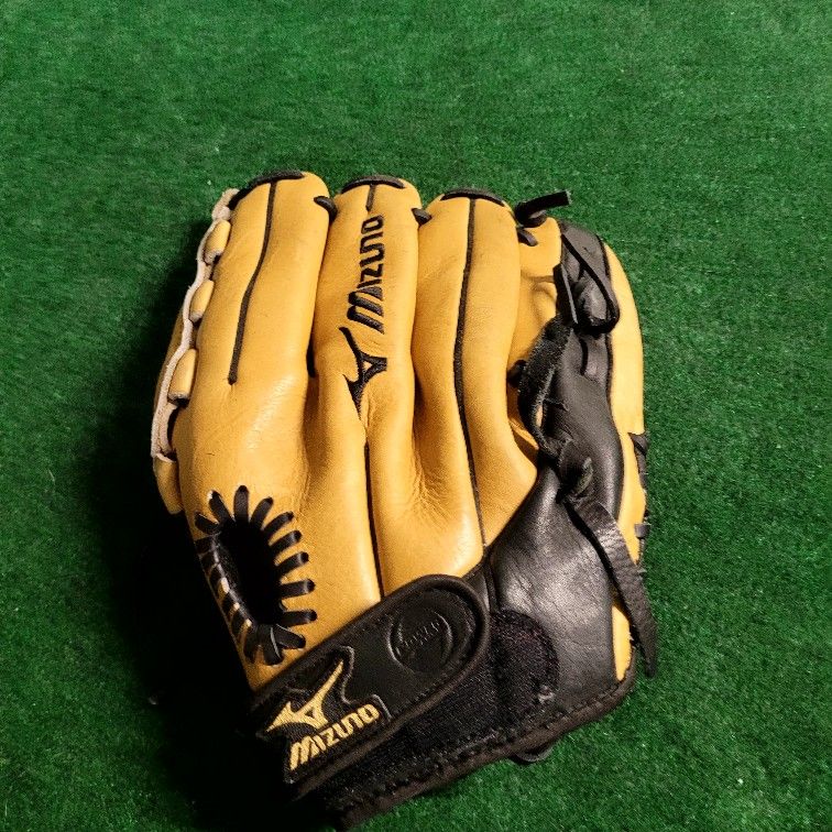 Mizuno 12 Inch GMBF 1201 Baseball Glove