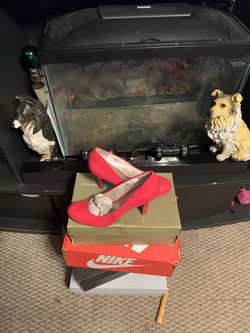 Red pumps 9 1/2