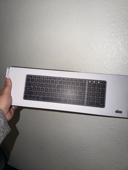 Slim wireless keyboard