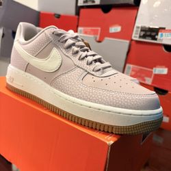 Air Force One Women’s Size 7.5 NEW