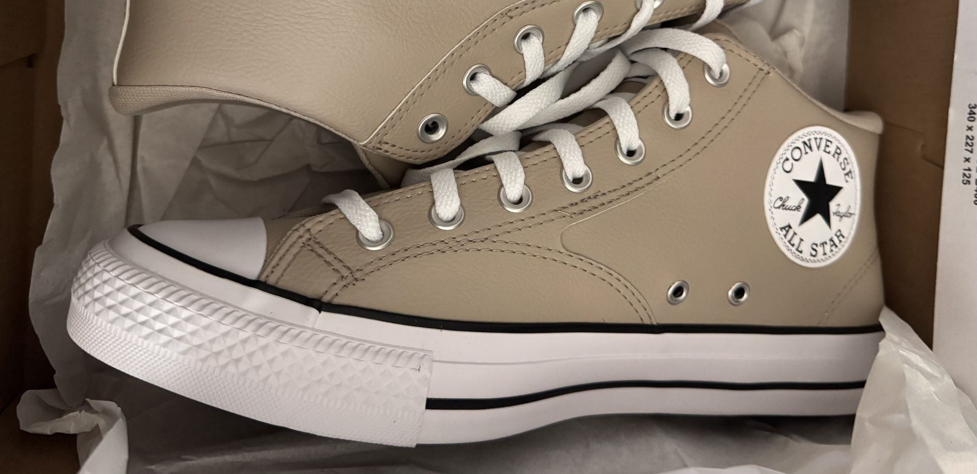 New Men’s Converse Size 11