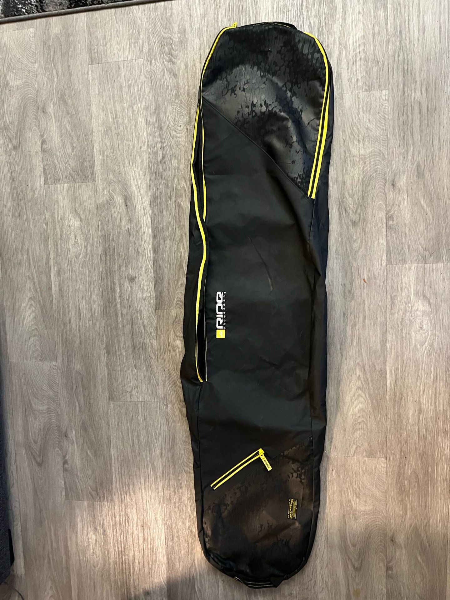Snowboard bag