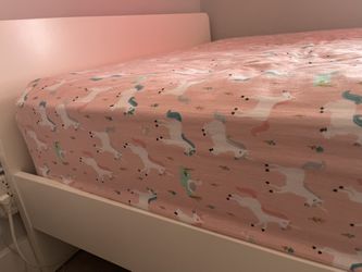 White Full Sizes bed