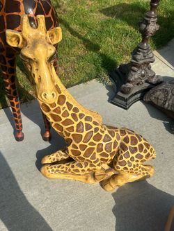 Giraffe statue