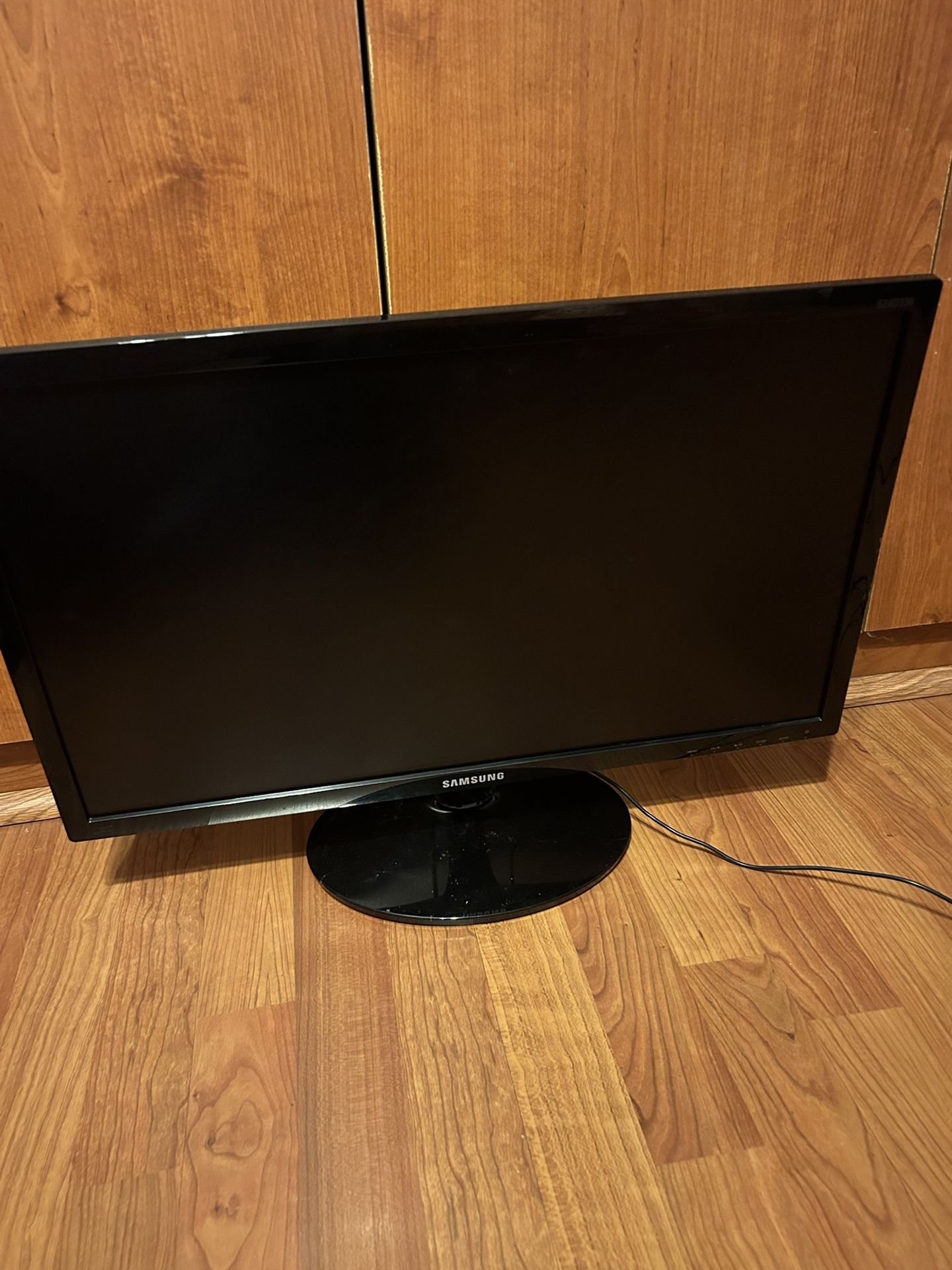 Samsung Monitor 26”- $40- West Kendall 