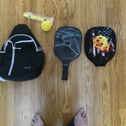 Pickleball Bundle: Carrying Bag, Cover,pickleball,scorekeeper, And Hardly Used Paddle.