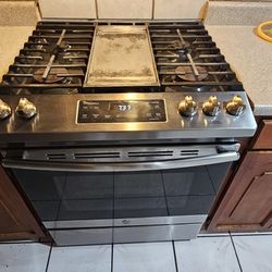 Used GE Gas Range with Griddle - Good Condition
