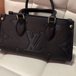 LOUIS VUITTON M45595  Black Monogram Empriente ON THE GO PM CHIP