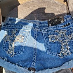 Miss Me Shorts SIZE 30