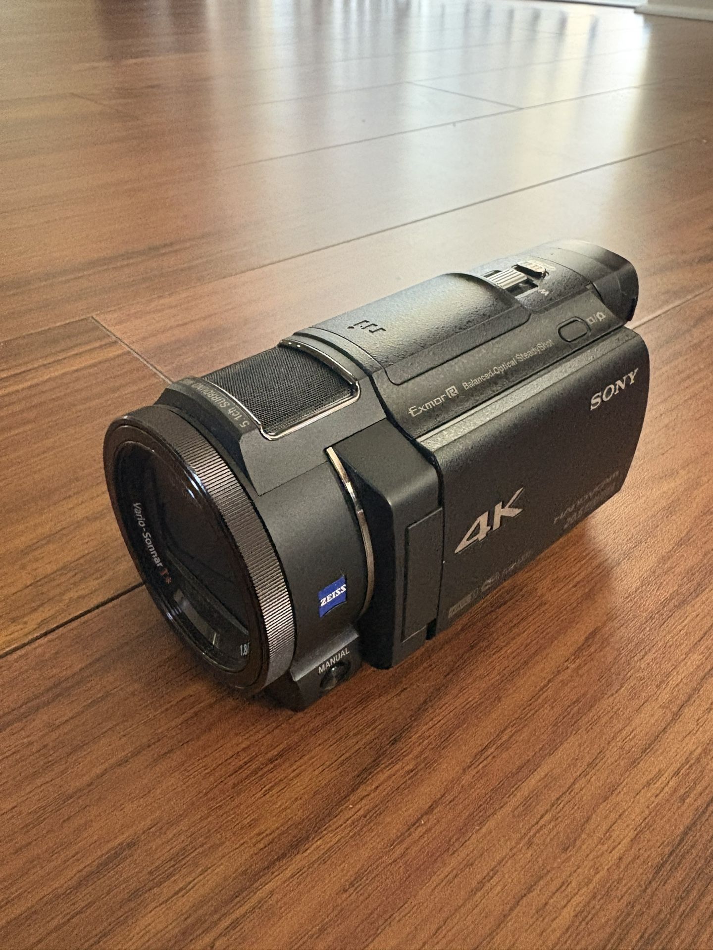 Sony Handycam FDR-AX33 – 4K Ultra HD Camcorder with Zeiss Lens – Excellent Condition