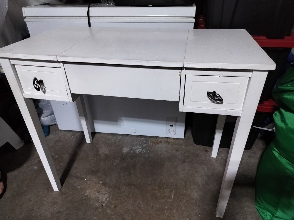 White Desk/Vanity