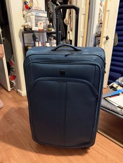 Large Luggage + Expandable Storage , 4 Wheels