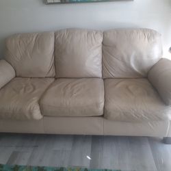 BEIGE LEATHER SoFA