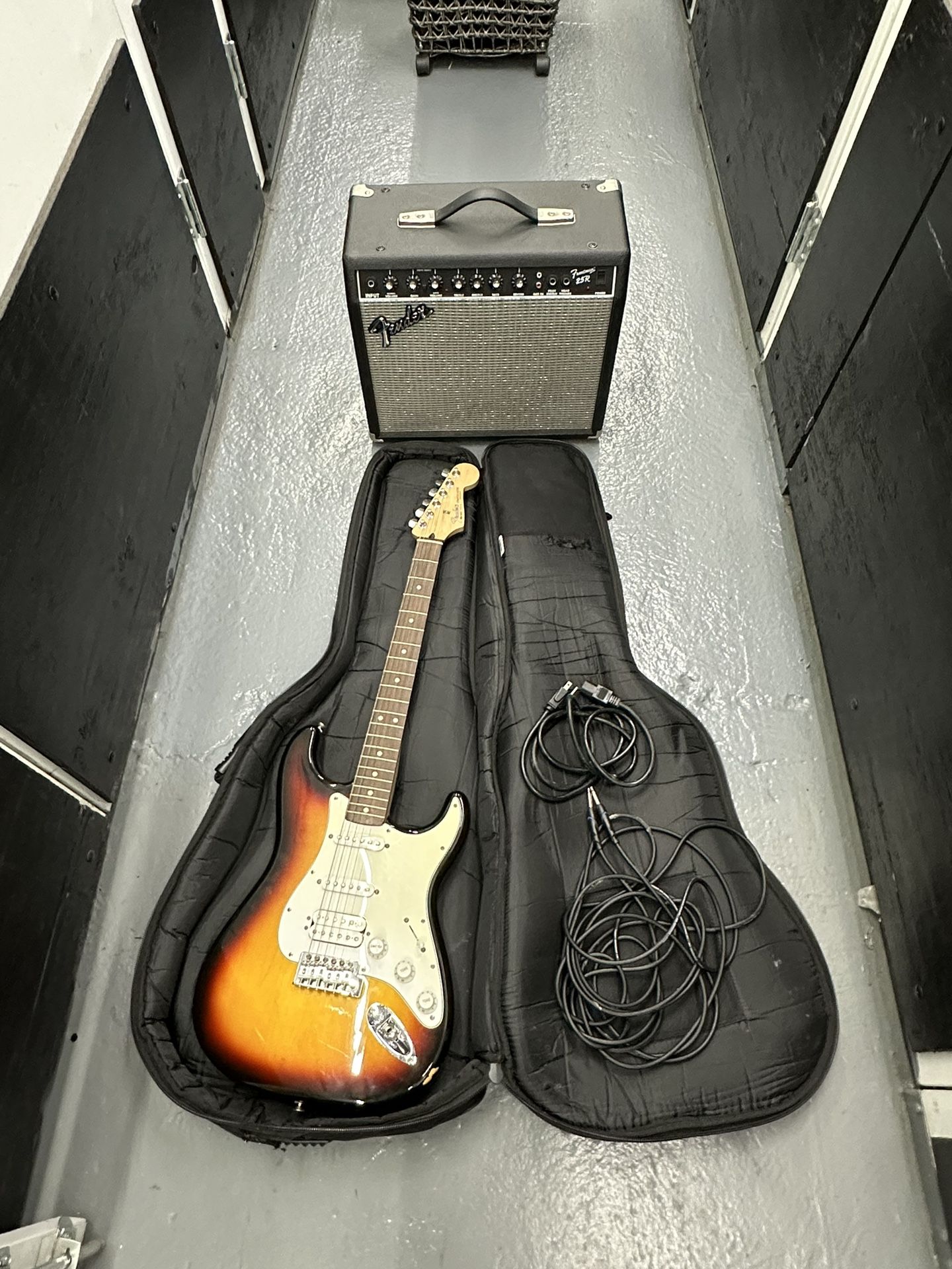 Tom Morello (Rage Against The Machine) Signed Fender Stratocaster Sunburst Guitar and Frontman 25R