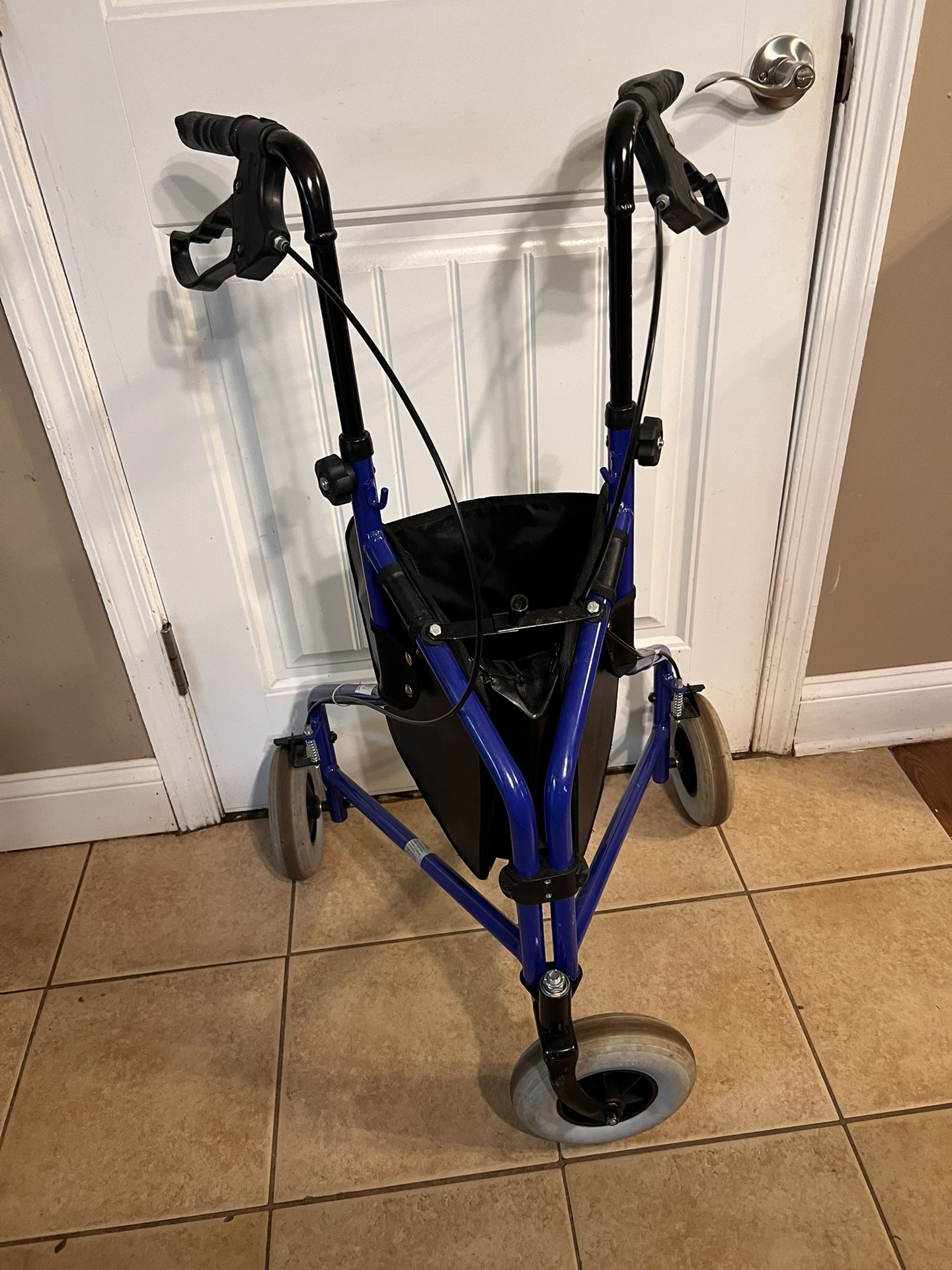 Drive Medical 3 Wheel Walker. Like New