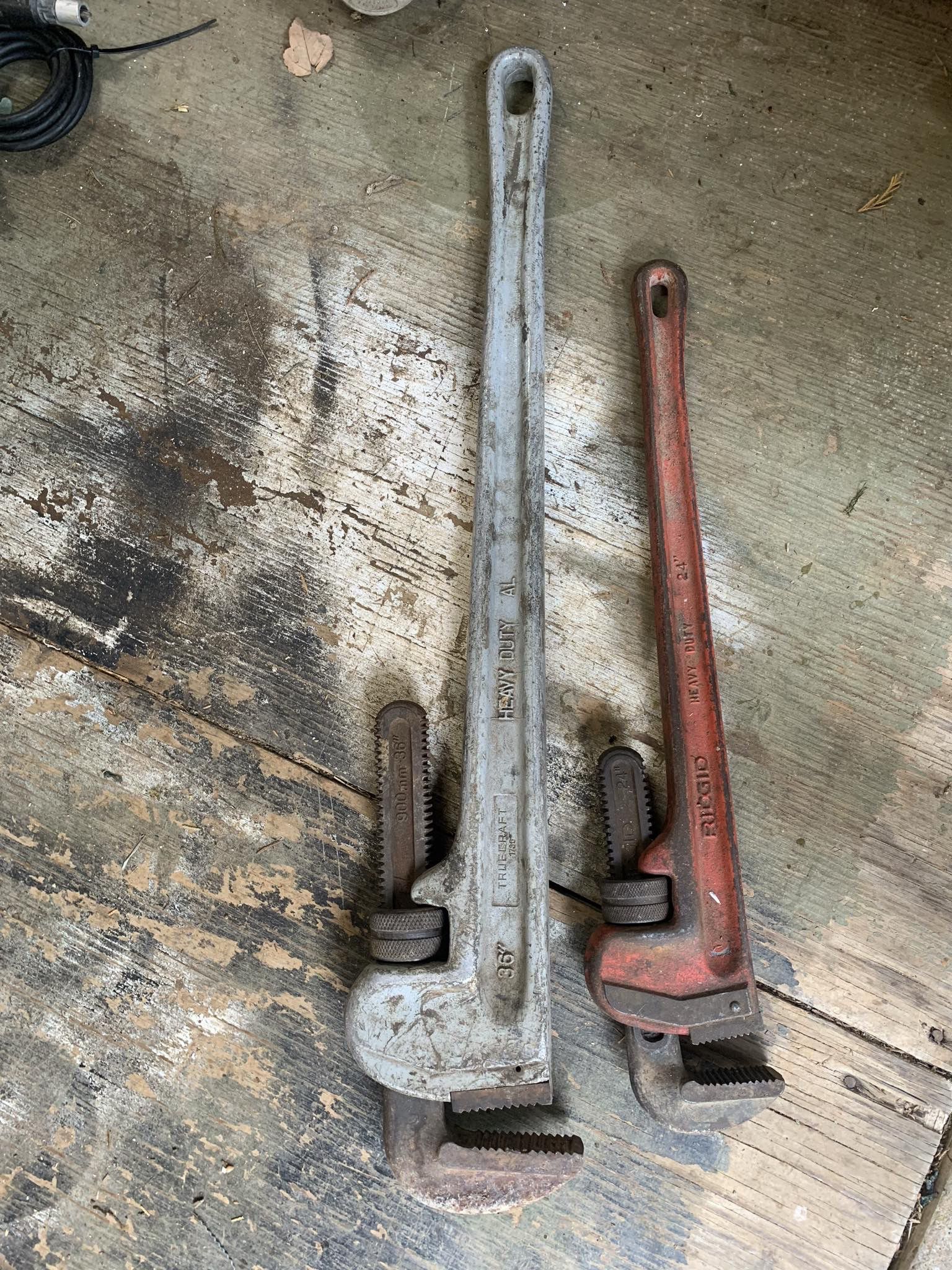 2 pipe wrenches 
