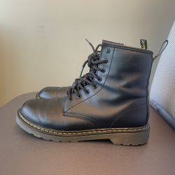 Dr Marten Boots