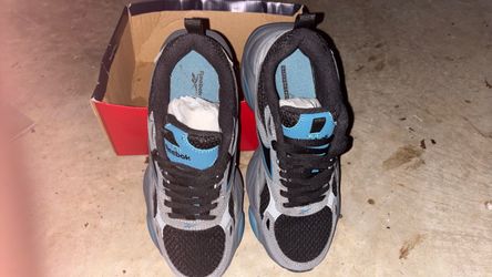 Reebok casual running shoes 8.5