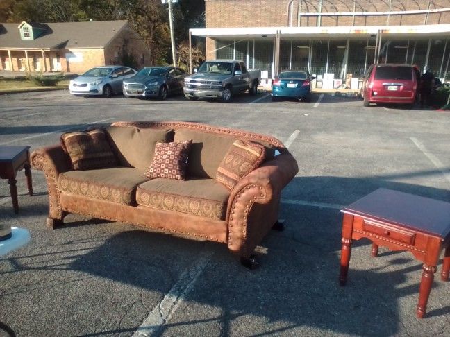Swave Couch With End Tables And Pillows