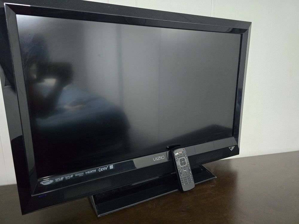 32" Vizio Smart TV w/remote