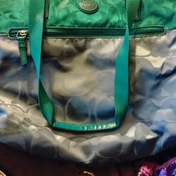 COACH HANDBAG MEDIUM 