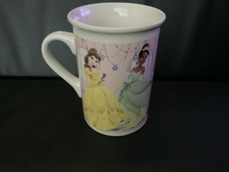 DISNEY 2011 PRINCESSES COFFEE MUG WITH BELLE, TIANA, CINDERELLA, AURORA, & RAPUNZEL EXCELLENT CONDITION