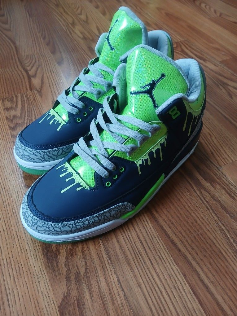 Jordan 3 Retro
Doernbecher Hugo SIZE 10