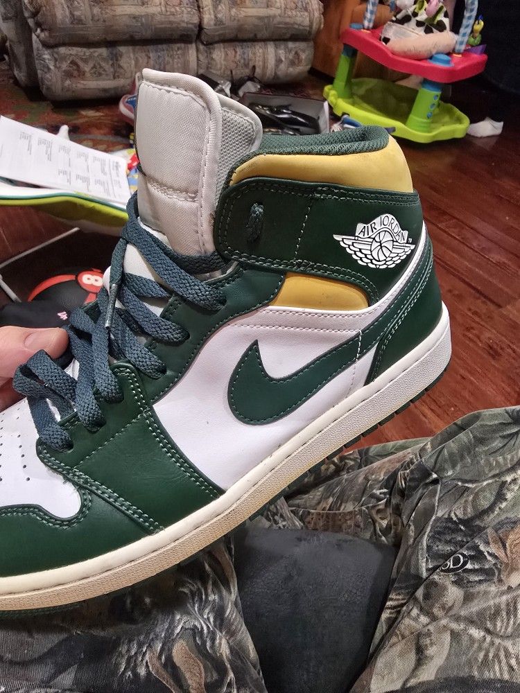 Air Jordan 1 Mid VJ