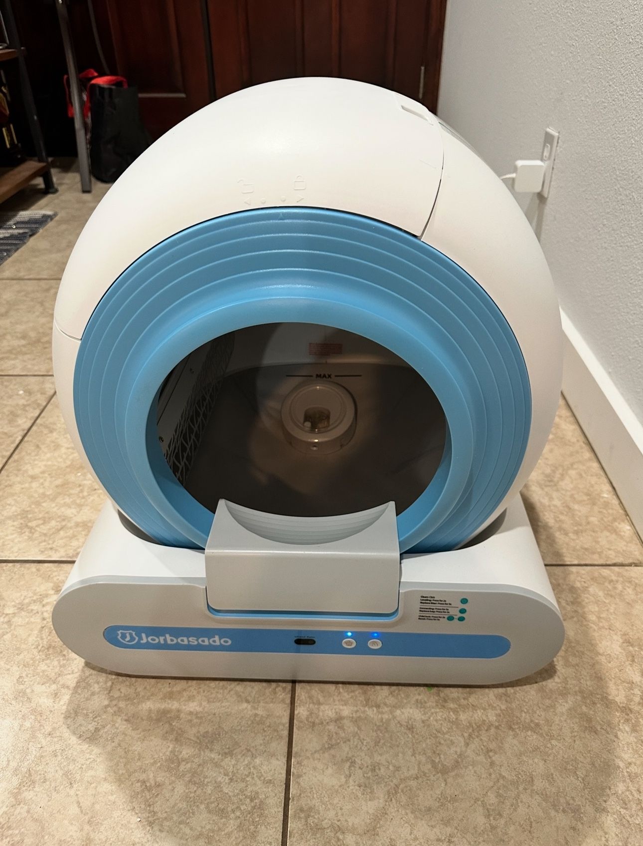 Smart Self Cleaner Cat Litter ( Read The Ad )