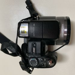 Sony 35 MM camera & Case, Model # DSC-H9