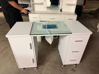 Nail desk with dust collector