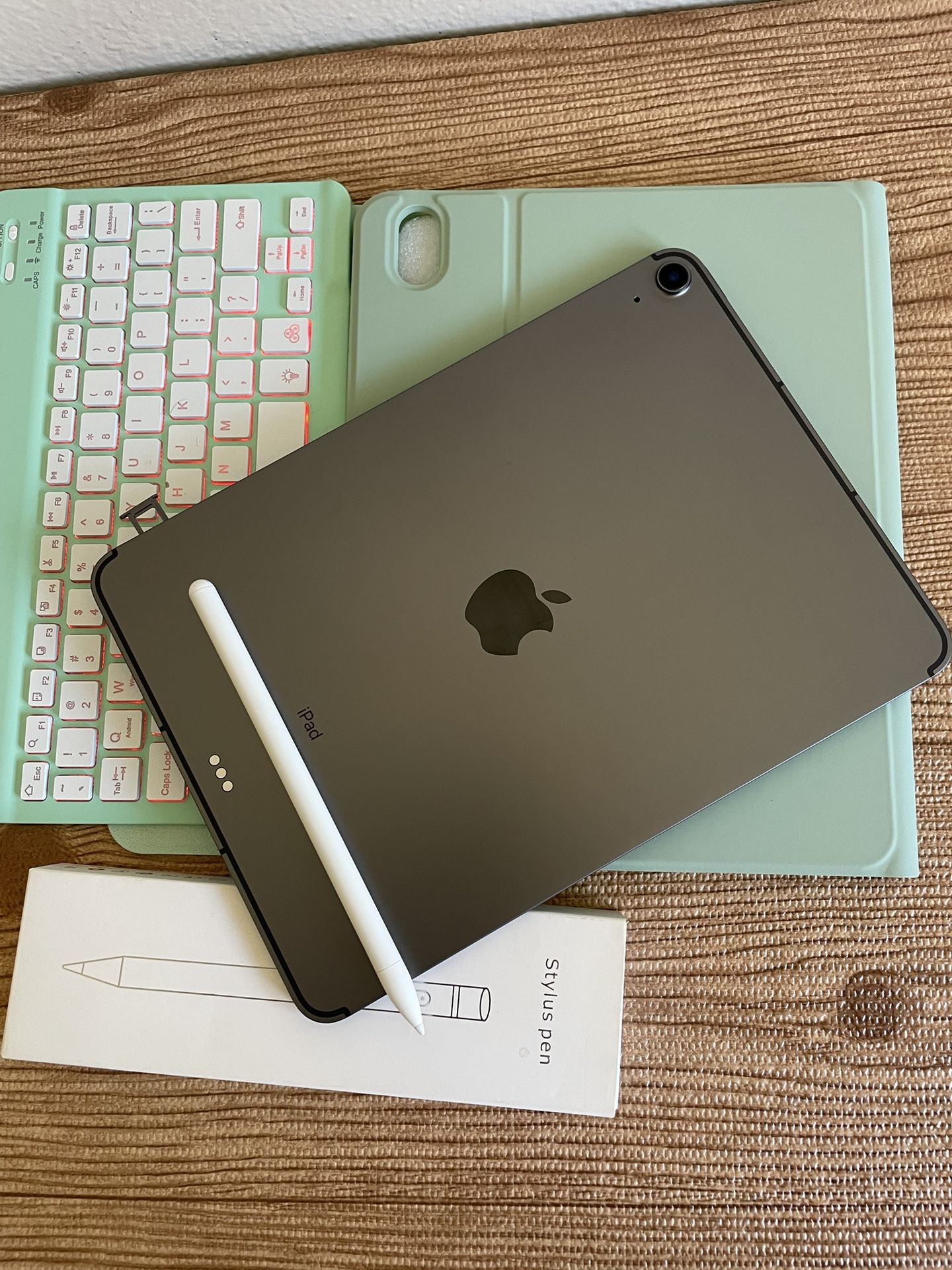 iPad Air 4th Generation (2020 model) 64GB WiFi + cellular LTE