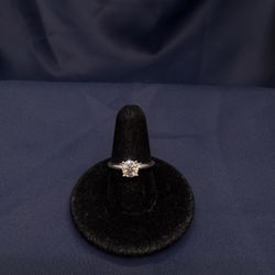14KWG Diamond Solitaire 